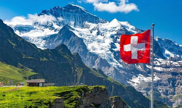 https://www.acxias.com/wp-content/uploads/2021/03/Suisse-montagne-drapeau.jpeg